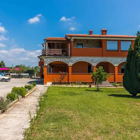Pula, Istria 3 Apartment *