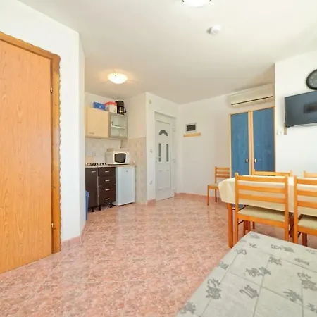 Apartment Pula, Istria 3 *