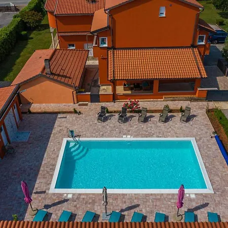 Apartamento Pula, Istria 3 *