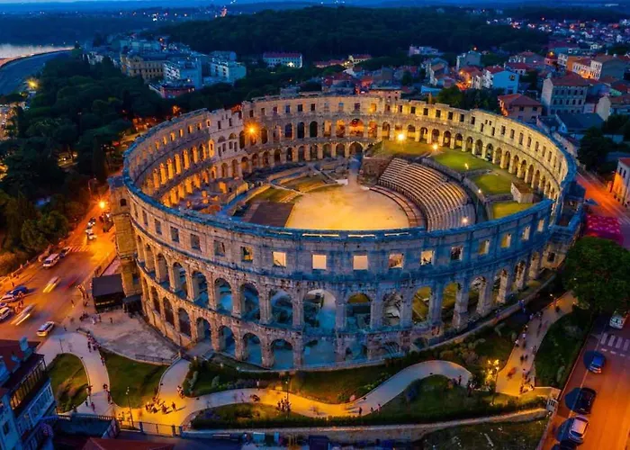 Pula, Istria 3 *